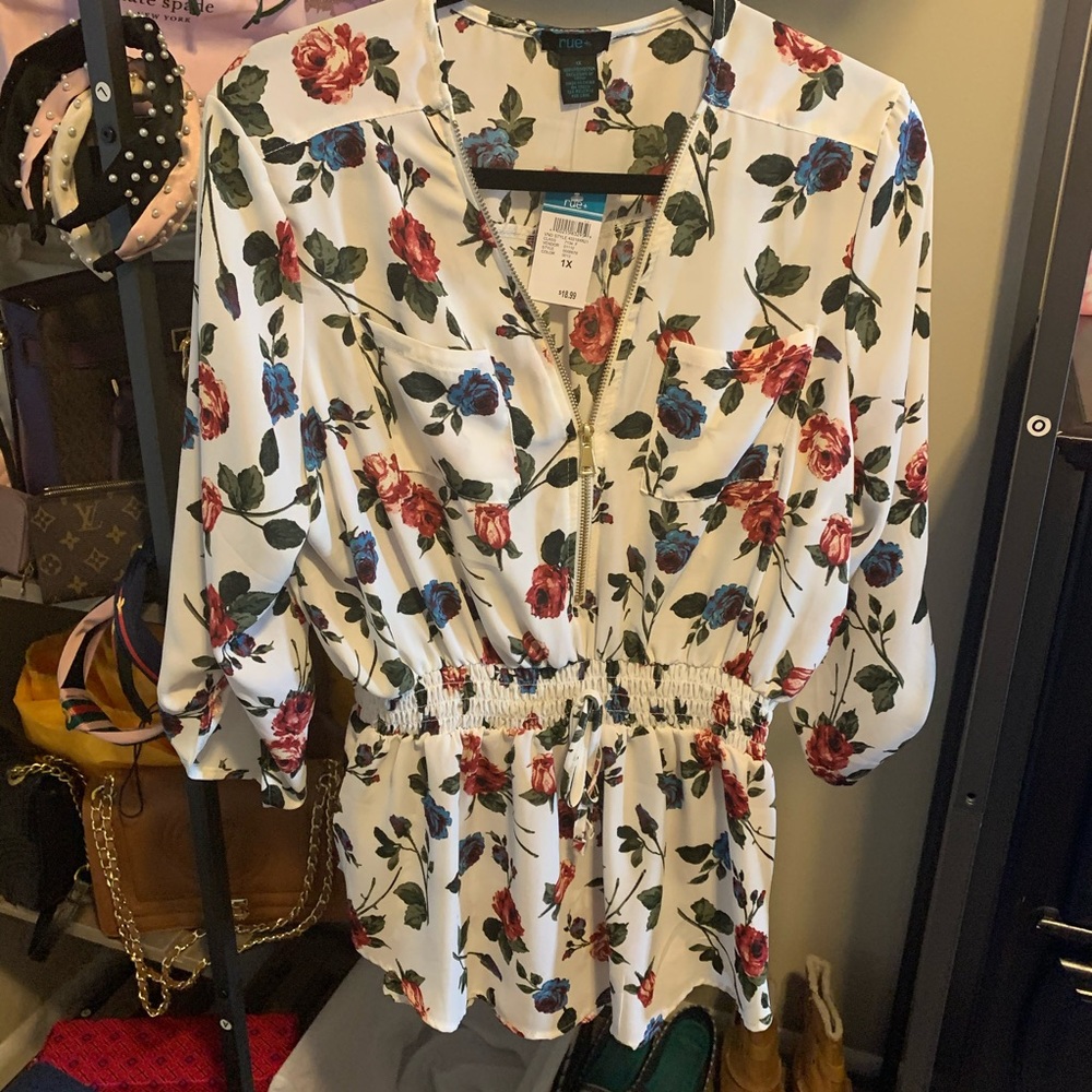 Floral cinch-waist top